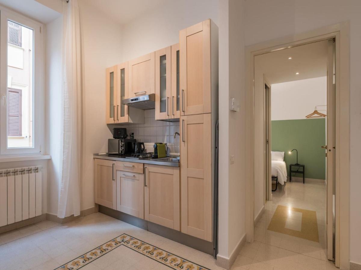 The Rent - Sunny Three-bedroom Near Ottaviano Metro Stop Appartamento