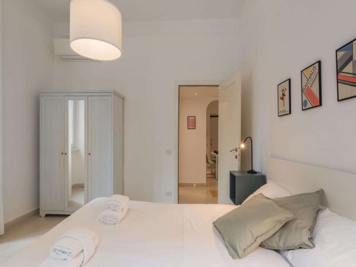 The Rent - Sunny Three-bedroom Near Ottaviano Metro Stop Appartamento