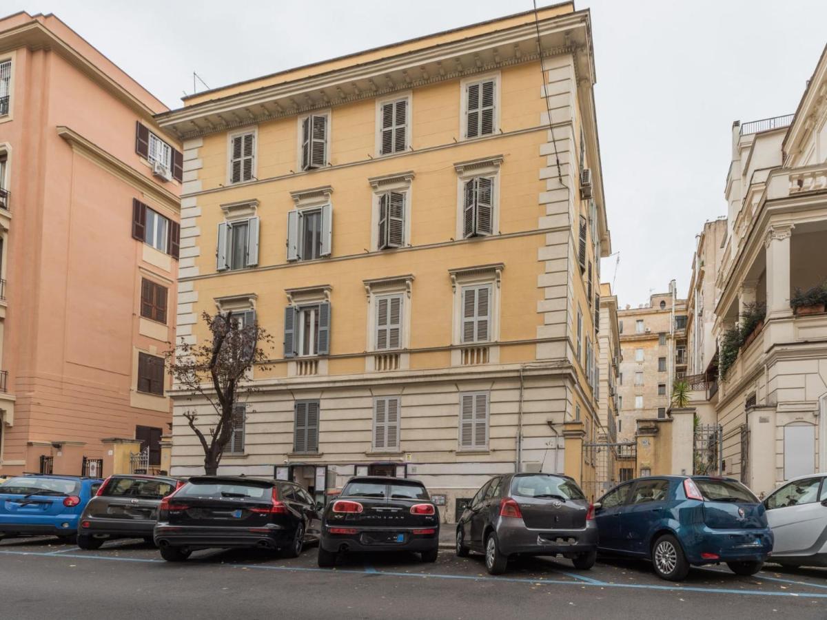 The Rent - Sunny Three-bedroom Near Ottaviano Metro Stop Appartamento
