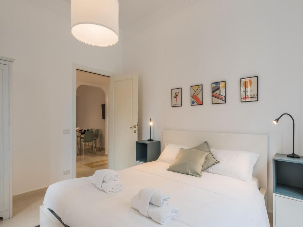 The Rent - Sunny Three-bedroom Near Ottaviano Metro Stop Appartamento