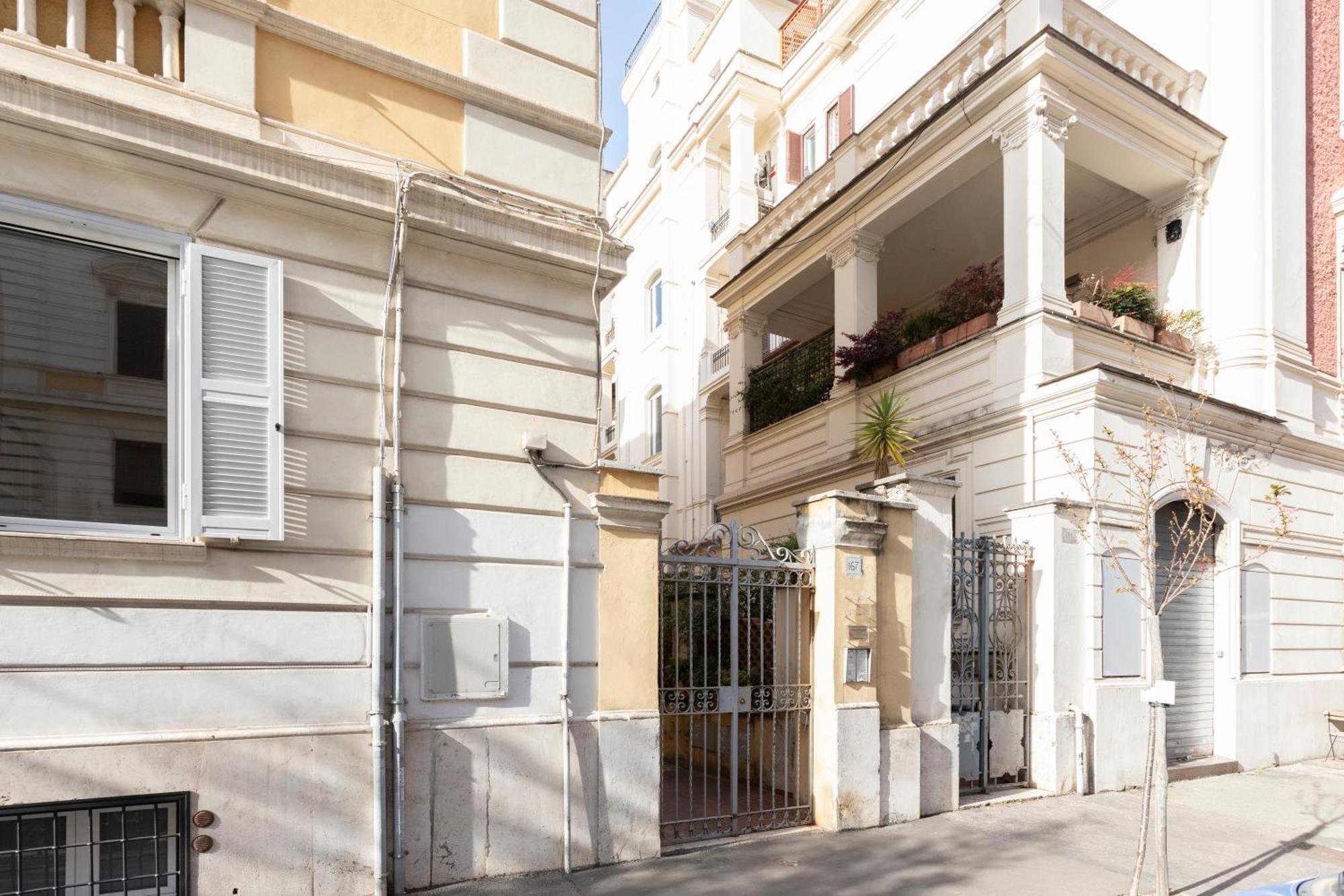 The Rent - Sunny Three-bedroom Near Ottaviano Metro Stop Appartamento Roma